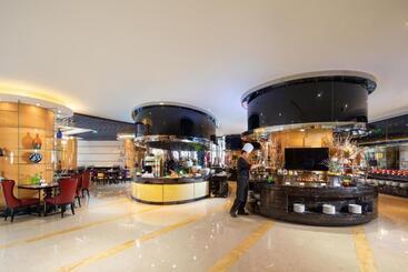 هتل Wyndham Grand Plaza Royale Colorful Yunnan