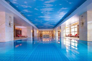 هتل Wyndham Grand Plaza Royale Colorful Yunnan