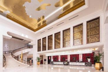 هتل Wyndham Grand Plaza Royale Colorful Yunnan
