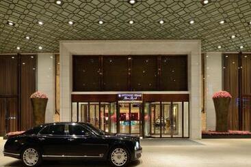 هتل Wyndham Grand Plaza Royale Colorful Yunnan