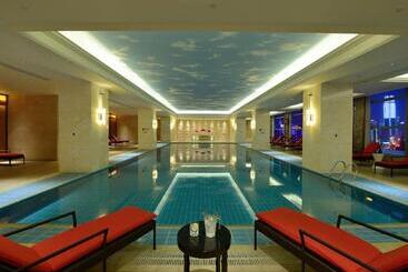هتل Wyndham Grand Plaza Royale Colorful Yunnan