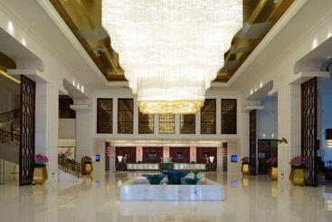 هتل Wyndham Grand Plaza Royale Colorful Yunnan