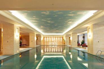 هتل Wyndham Grand Plaza Royale Colorful Yunnan