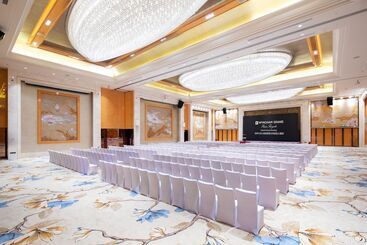 هتل Wyndham Grand Plaza Royale Colorful Yunnan