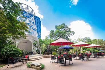 هتل Wyndham Grand Plaza Royale Colorful Yunnan