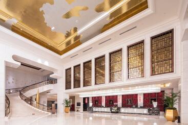 هتل Wyndham Grand Plaza Royale Colorful Yunnan