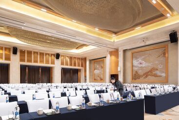 هتل Wyndham Grand Plaza Royale Colorful Yunnan