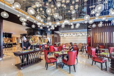 هتل Wyndham Grand Plaza Royale Colorful Yunnan
