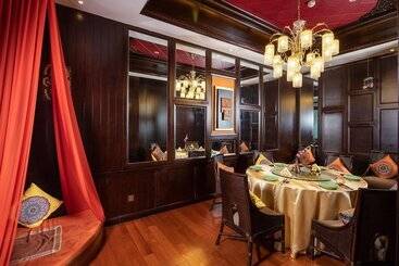 هتل Wyndham Grand Plaza Royale Colorful Yunnan