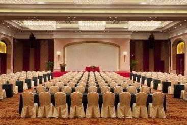 هتل Your World International Conference Centre