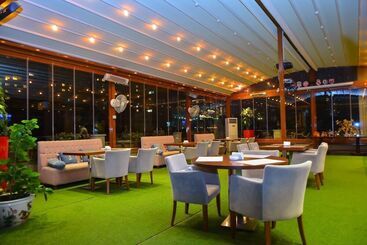 Lake Palace Hotel & Restaurant