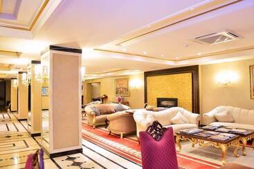 Lake Palace Hotel & Restaurant