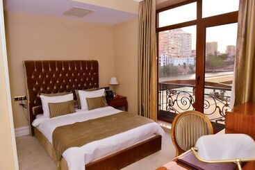 Lake Palace Hotel & Restaurant