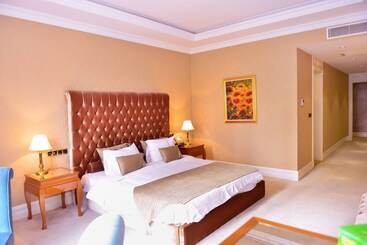 Lake Palace Hotel & Restaurant