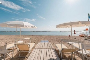 اقامتگاه Natural Village Resort
