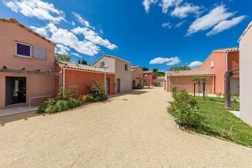 اقامتگاه Terres De France  Le Domaine De Bacchus