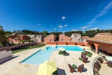 اقامتگاه Terres De France Le Domaine De Bacchus