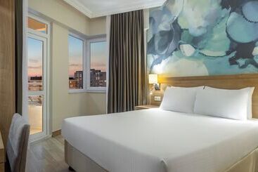 استراحتگاه Wyndham Garden Lara