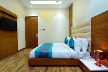 민박 Aura Grand By Levelup Hotels