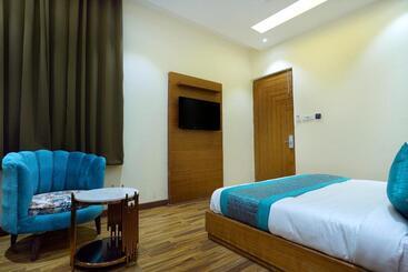 민박 Aura Grand By Levelup Hotels