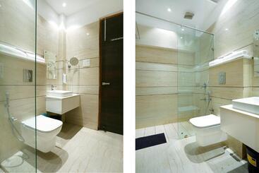 민박 Aura Grand By Levelup Hotels