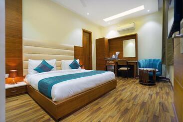 민박 Aura Grand By Levelup Hotels