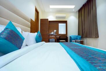 민박 Aura Grand By Levelup Hotels