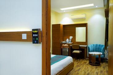 민박 Aura Grand By Levelup Hotels