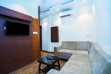 민박 Aura Grand By Levelup Hotels