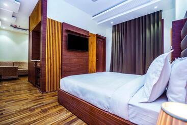 민박 Aura Grand By Levelup Hotels