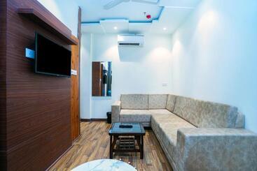 민박 Aura Grand By Levelup Hotels