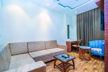 민박 Aura Grand By Levelup Hotels