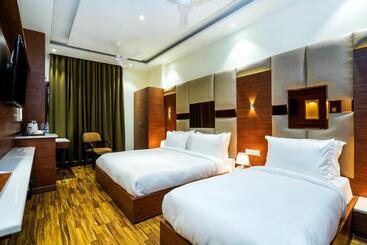 민박 Aura Grand By Levelup Hotels