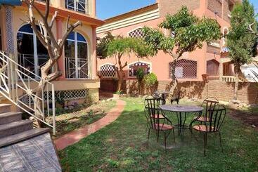 تختخواب و صبحانه Villa Zafira
