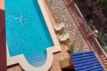 تختخواب و صبحانه Villa Zafira