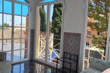 تختخواب و صبحانه Villa Zafira
