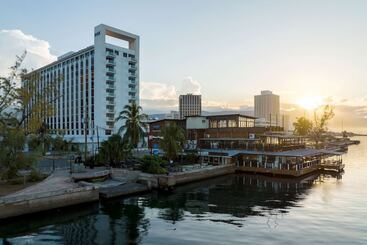 Rok Hotel Kingston, Tapestry Collection By Hilton