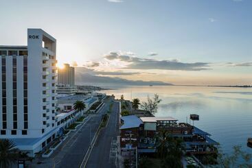 Rok Hotel Kingston, Tapestry Collection By Hilton
