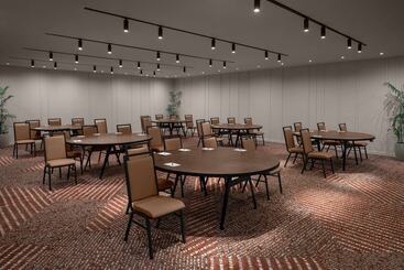 Rok Hotel Kingston, Tapestry Collection By Hilton