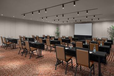 Rok Hotel Kingston, Tapestry Collection By Hilton