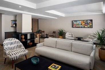 Rok Hotel Kingston, Tapestry Collection By Hilton