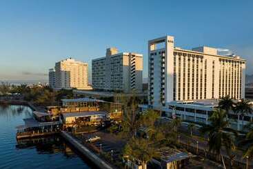 Rok Hotel Kingston, Tapestry Collection By Hilton