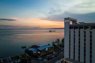 Rok Hotel Kingston, Tapestry Collection By Hilton