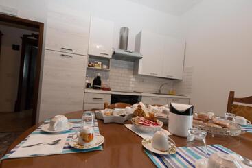 تختخواب و صبحانه La Brunita