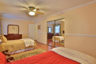 住宿加早餐  Purcellville Home