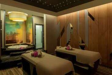 هتل Doubletree By Hilton Manisa