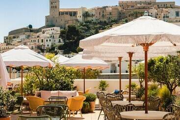 هتل The Standard, Ibiza