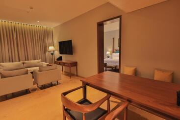 فندق Time Square Resort & Spa Bhuj