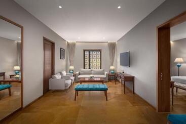 هتل Time Square Resort & Spa Bhuj