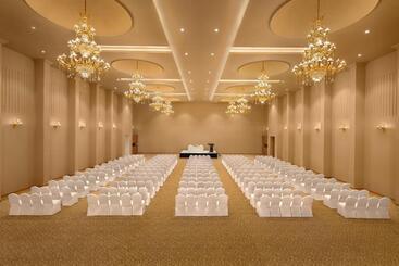 هتل Time Square Resort & Spa Bhuj